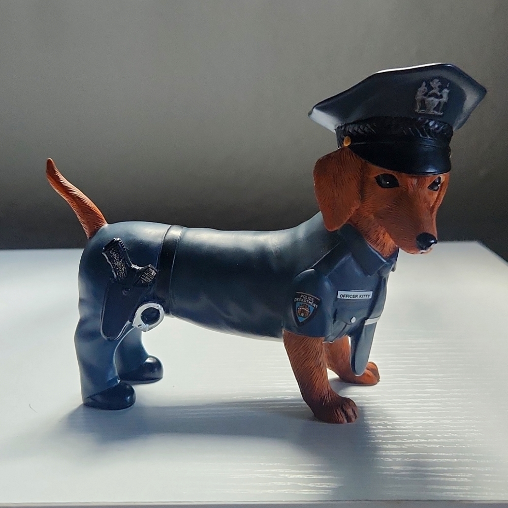Hamilton Collection "Paw and Order" figure